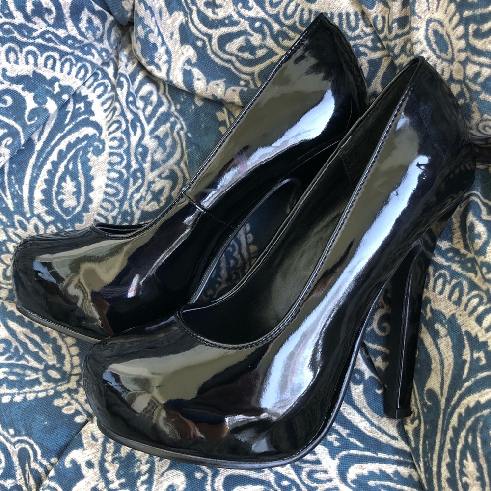 🌻5 for $25🌻 Call It Spring Patent Leather Heels